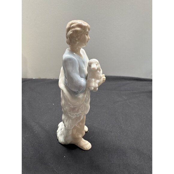 Royal Doulton 2005 Boy with Sheep Holiday Nativity Hand Painted NO Box - Picture 4 of 7